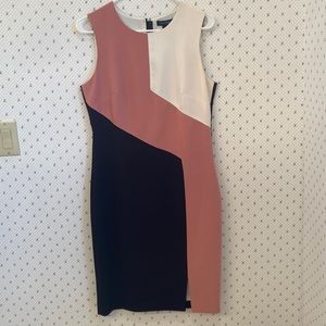 Very flattering White House Black Market Dress